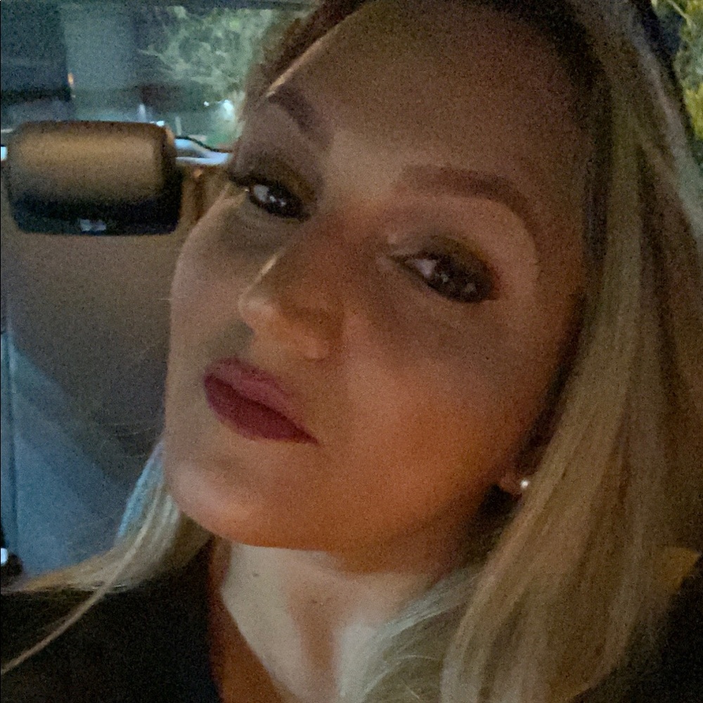 Meet your Posher, Daniela